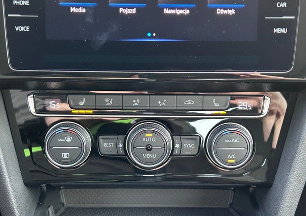 Volkswagen Passat cena 92900 przebieg: 129436, rok produkcji 2020 z Józefów małe 781